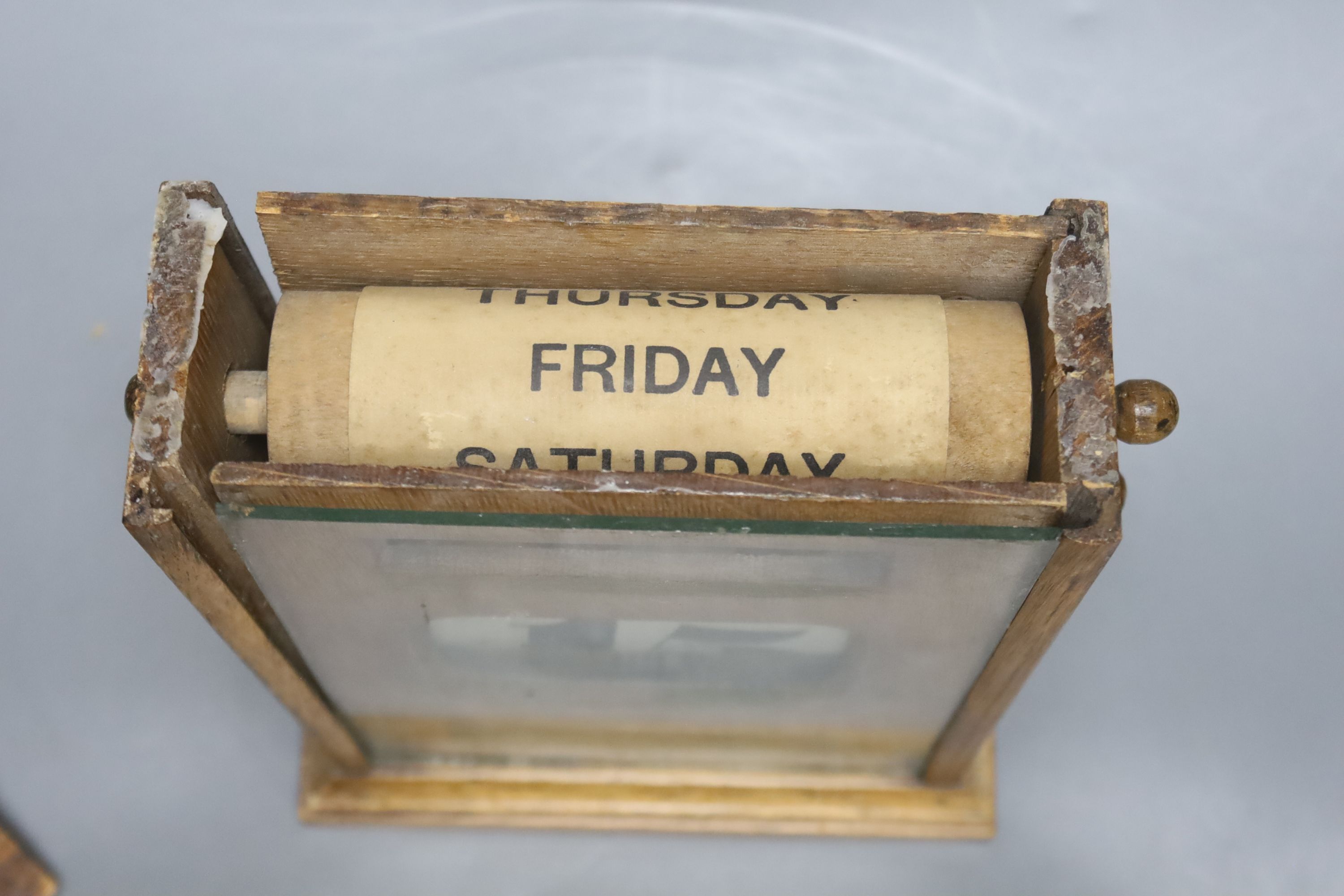 An early 20th century oak desk calendar with apertures, height 25cm